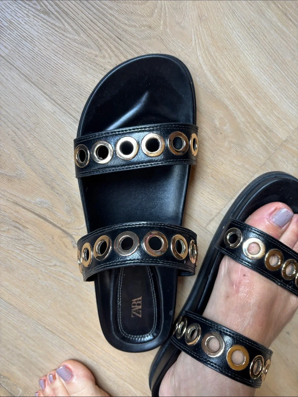 Zara Black Sandal Slides with Gold Eyelet Detail in 39 - Picture 4 of 6